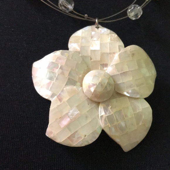 Mother of Pearl Adjustable Floral Necklace 🌸 UNIQUE and RARE🌸 - Picture 5 of 8